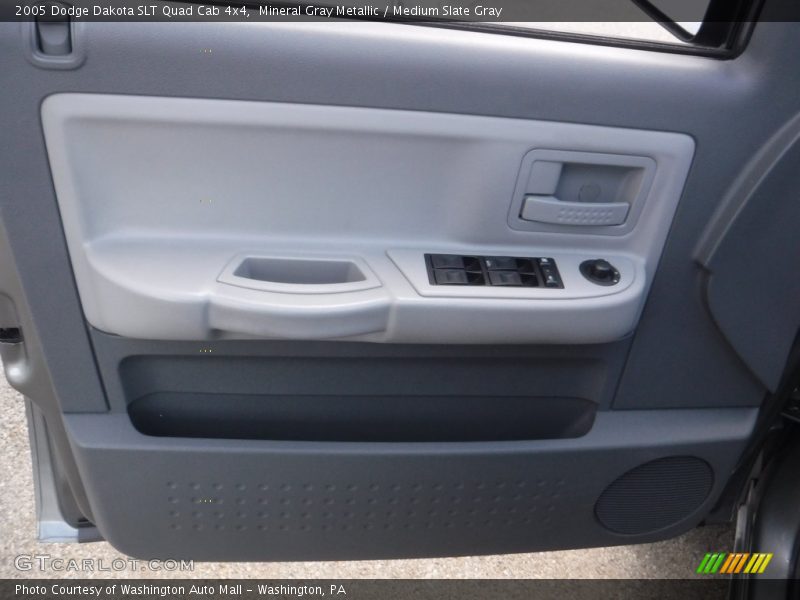 Mineral Gray Metallic / Medium Slate Gray 2005 Dodge Dakota SLT Quad Cab 4x4