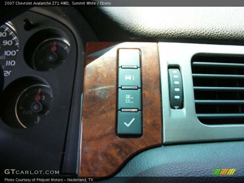 Summit White / Ebony 2007 Chevrolet Avalanche Z71 4WD
