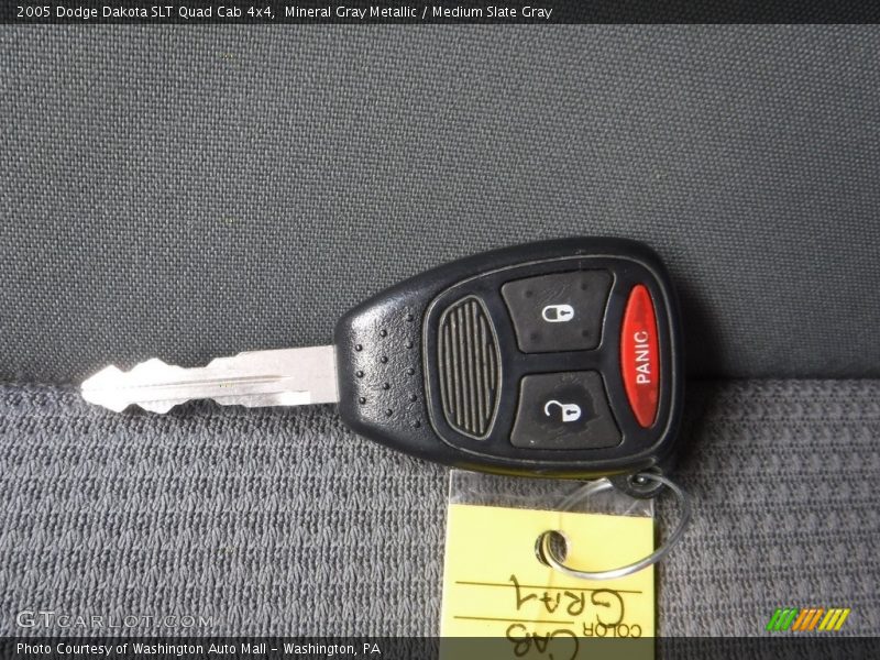 Mineral Gray Metallic / Medium Slate Gray 2005 Dodge Dakota SLT Quad Cab 4x4