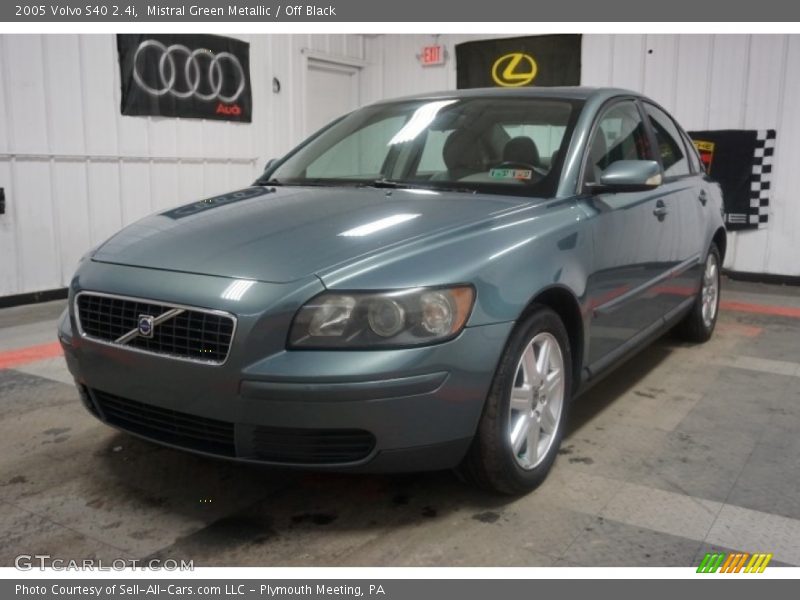 Mistral Green Metallic / Off Black 2005 Volvo S40 2.4i