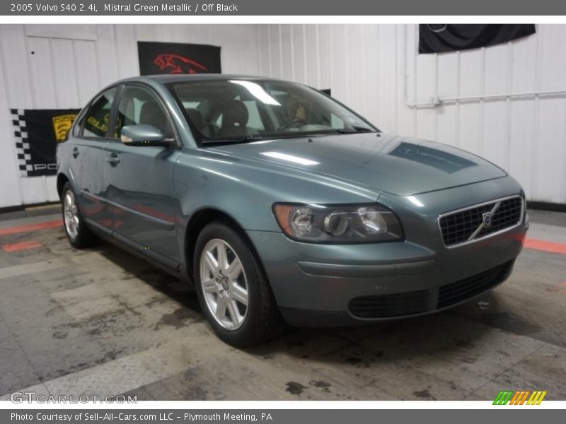 Mistral Green Metallic / Off Black 2005 Volvo S40 2.4i