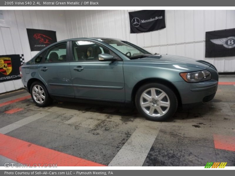 Mistral Green Metallic / Off Black 2005 Volvo S40 2.4i