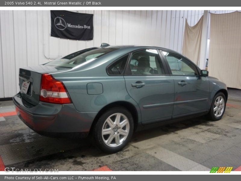 Mistral Green Metallic / Off Black 2005 Volvo S40 2.4i