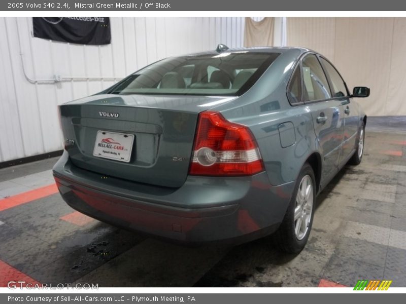 Mistral Green Metallic / Off Black 2005 Volvo S40 2.4i