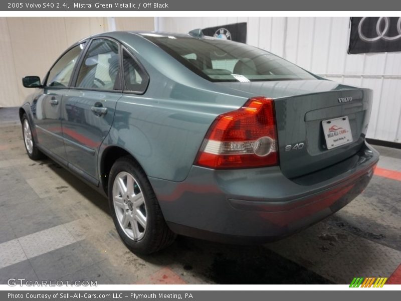 Mistral Green Metallic / Off Black 2005 Volvo S40 2.4i
