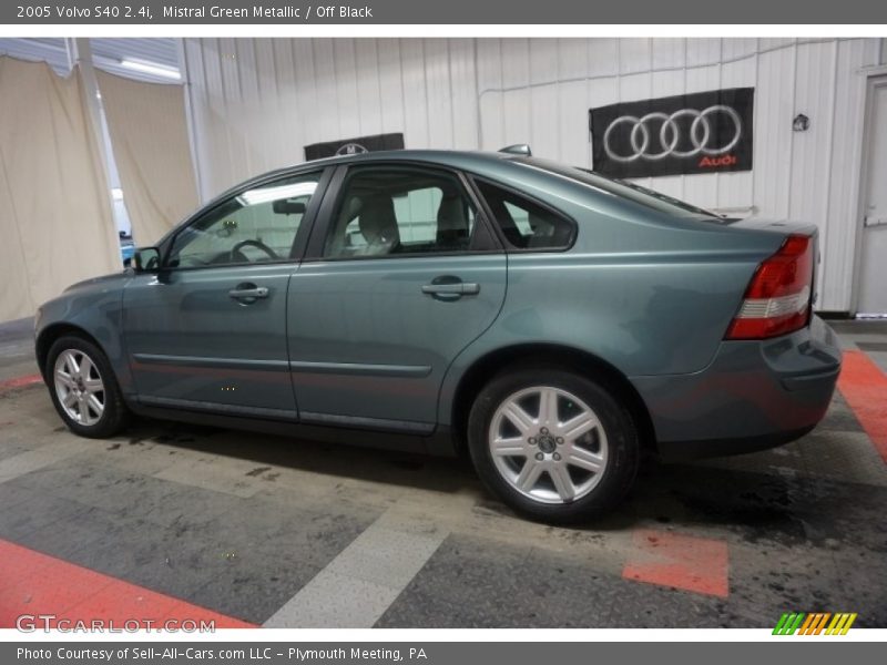 Mistral Green Metallic / Off Black 2005 Volvo S40 2.4i