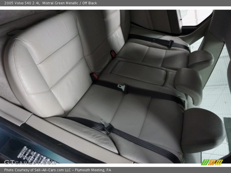 Mistral Green Metallic / Off Black 2005 Volvo S40 2.4i