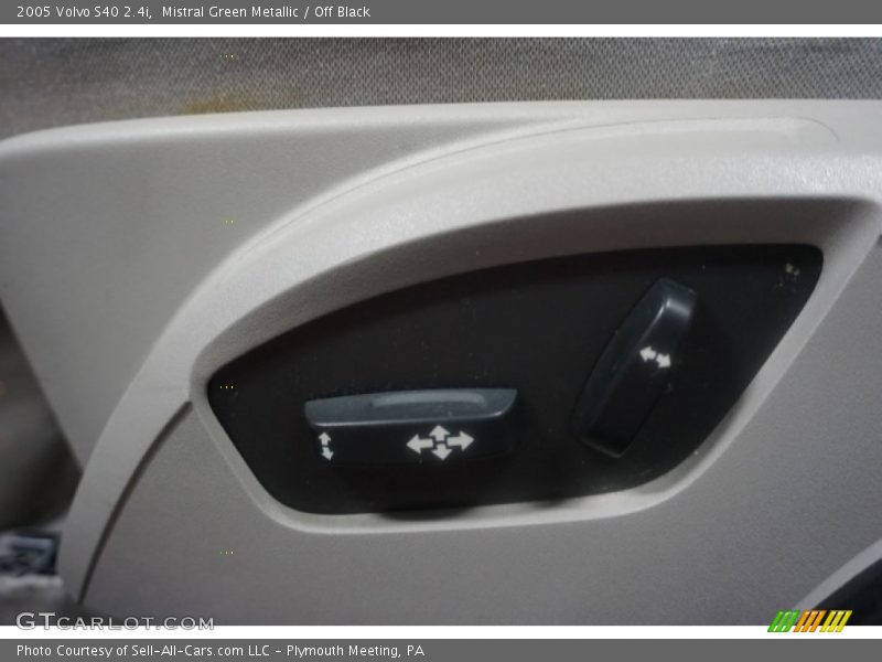 Mistral Green Metallic / Off Black 2005 Volvo S40 2.4i