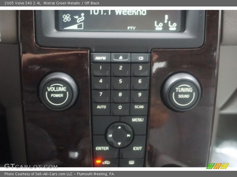 Mistral Green Metallic / Off Black 2005 Volvo S40 2.4i