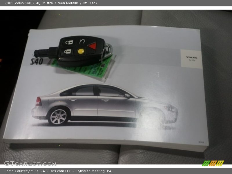Mistral Green Metallic / Off Black 2005 Volvo S40 2.4i