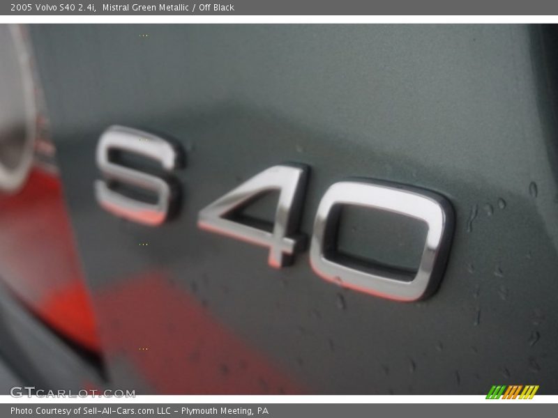 Mistral Green Metallic / Off Black 2005 Volvo S40 2.4i