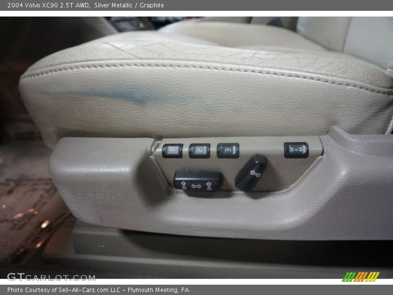 Silver Metallic / Graphite 2004 Volvo XC90 2.5T AWD