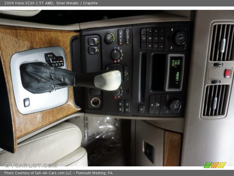 Silver Metallic / Graphite 2004 Volvo XC90 2.5T AWD