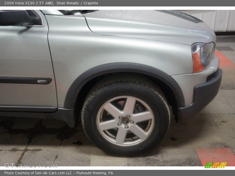 Silver Metallic / Graphite 2004 Volvo XC90 2.5T AWD
