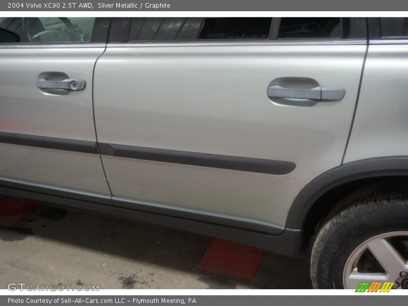 Silver Metallic / Graphite 2004 Volvo XC90 2.5T AWD
