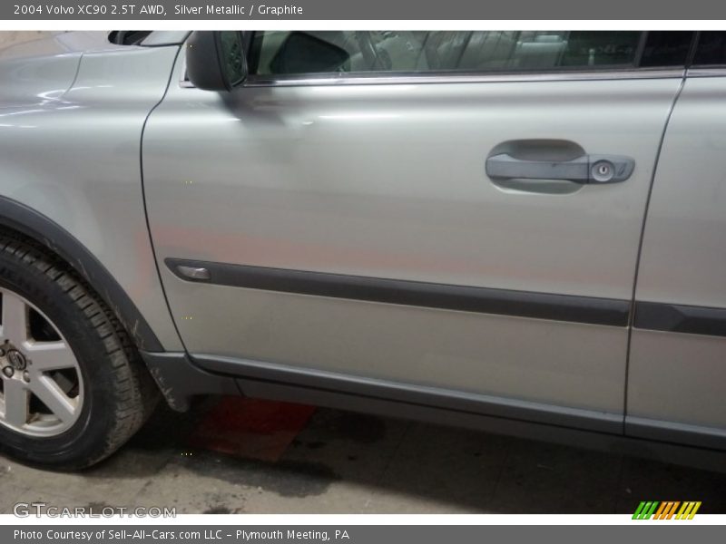 Silver Metallic / Graphite 2004 Volvo XC90 2.5T AWD