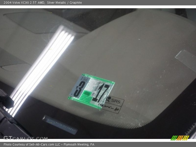 Silver Metallic / Graphite 2004 Volvo XC90 2.5T AWD