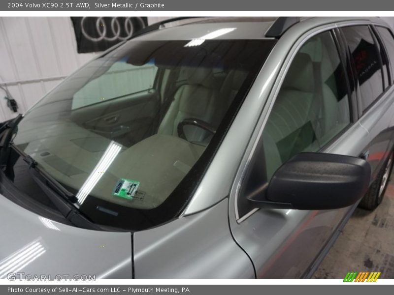 Silver Metallic / Graphite 2004 Volvo XC90 2.5T AWD