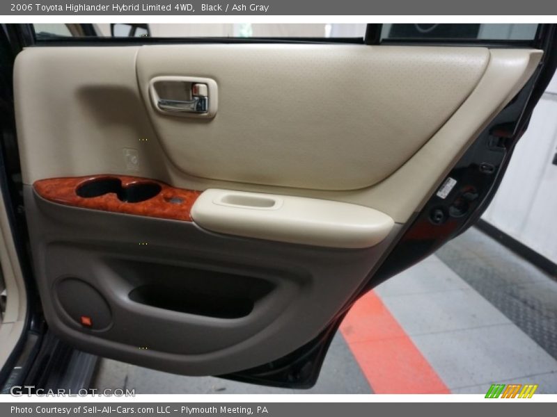 Black / Ash Gray 2006 Toyota Highlander Hybrid Limited 4WD