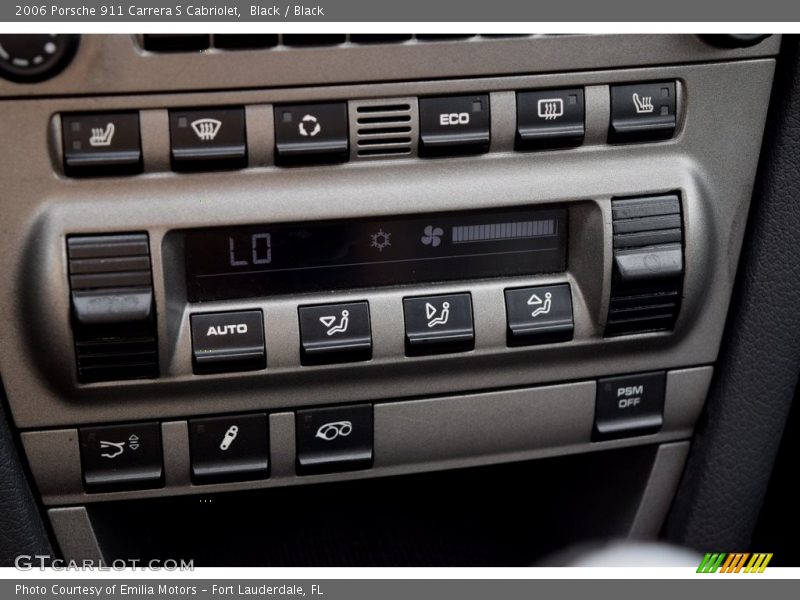 Controls of 2006 911 Carrera S Cabriolet