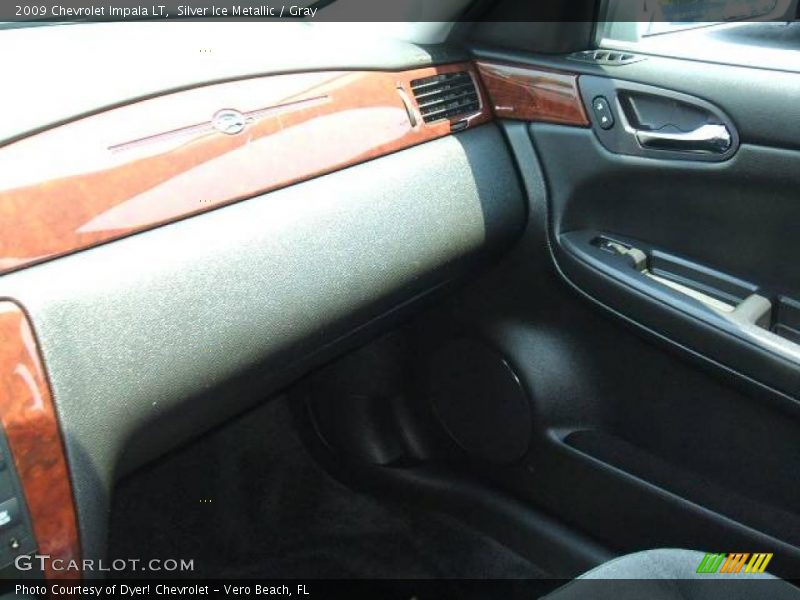 Silver Ice Metallic / Gray 2009 Chevrolet Impala LT