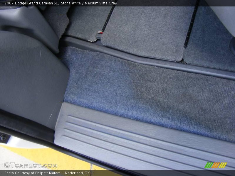 Stone White / Medium Slate Gray 2007 Dodge Grand Caravan SE