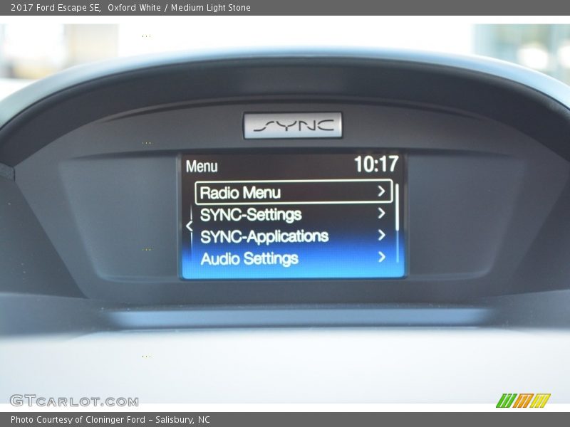 Oxford White / Medium Light Stone 2017 Ford Escape SE