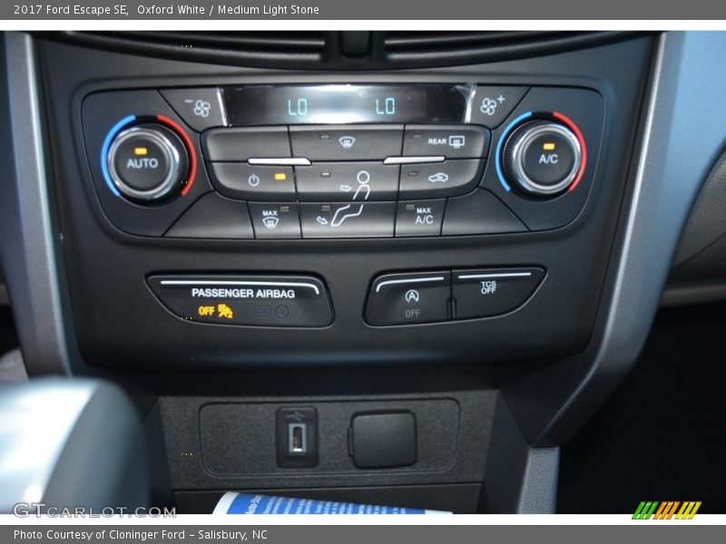 Oxford White / Medium Light Stone 2017 Ford Escape SE
