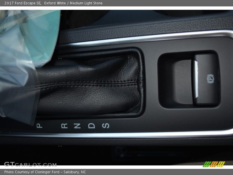 Oxford White / Medium Light Stone 2017 Ford Escape SE