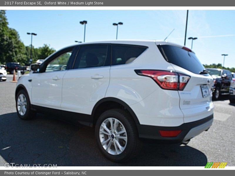 Oxford White / Medium Light Stone 2017 Ford Escape SE