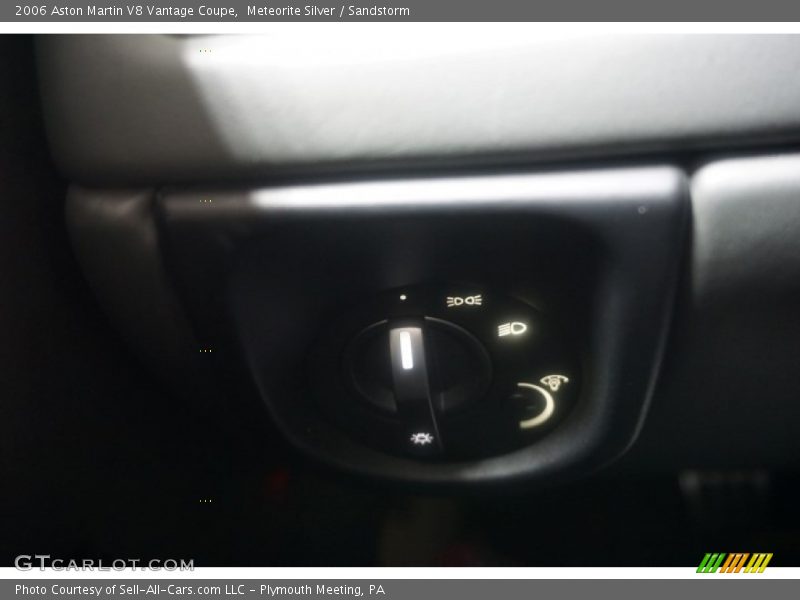 Meteorite Silver / Sandstorm 2006 Aston Martin V8 Vantage Coupe