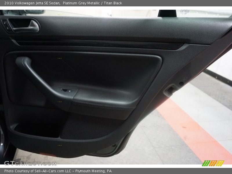Platinum Grey Metallic / Titan Black 2010 Volkswagen Jetta SE Sedan