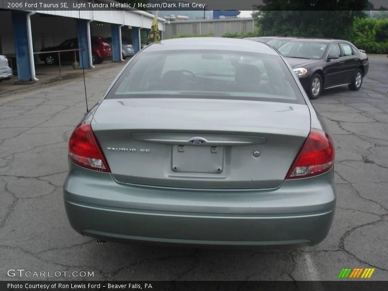 Light Tundra Metallic / Medium/Dark Flint Grey 2006 Ford Taurus SE