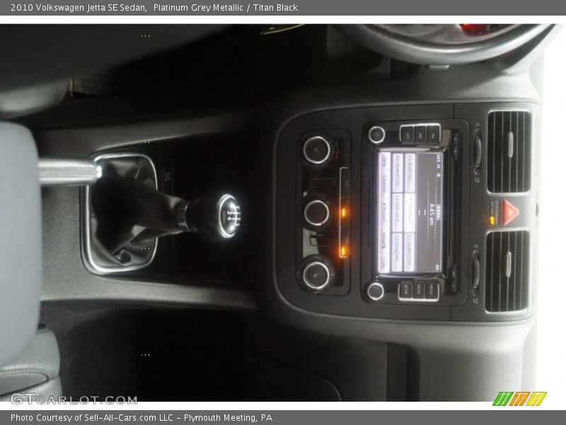 Platinum Grey Metallic / Titan Black 2010 Volkswagen Jetta SE Sedan