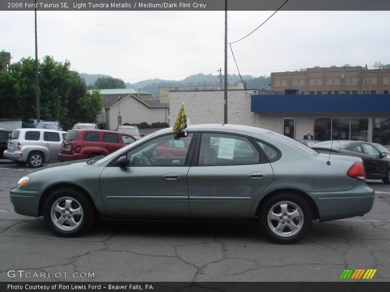 Light Tundra Metallic / Medium/Dark Flint Grey 2006 Ford Taurus SE
