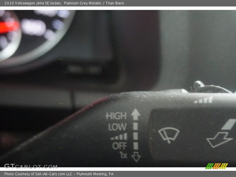 Platinum Grey Metallic / Titan Black 2010 Volkswagen Jetta SE Sedan