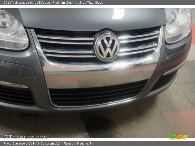 Platinum Grey Metallic / Titan Black 2010 Volkswagen Jetta SE Sedan