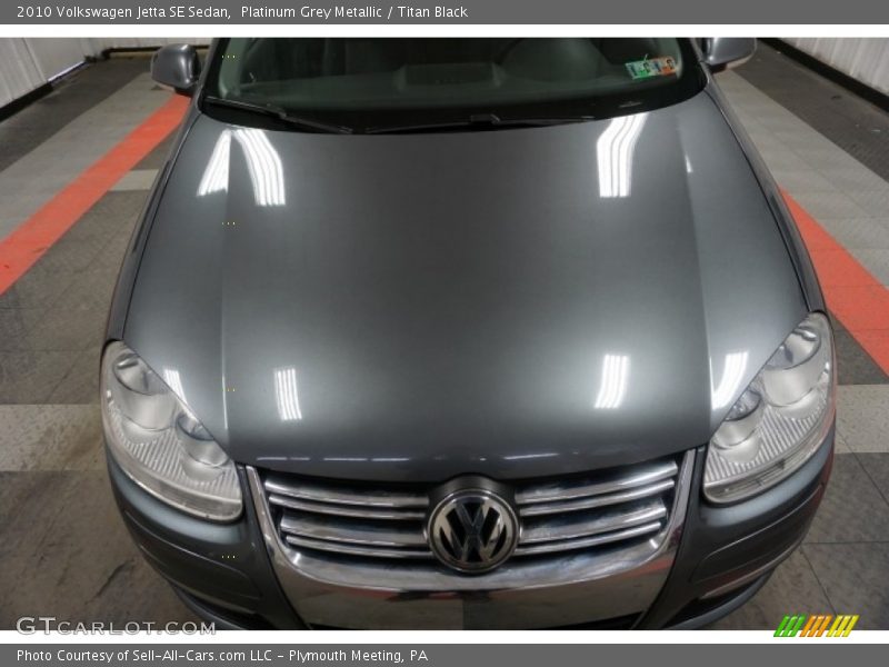 Platinum Grey Metallic / Titan Black 2010 Volkswagen Jetta SE Sedan