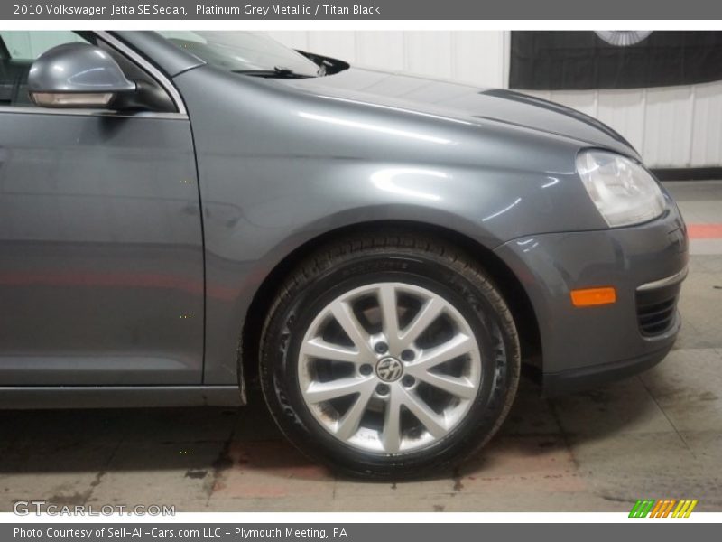 Platinum Grey Metallic / Titan Black 2010 Volkswagen Jetta SE Sedan