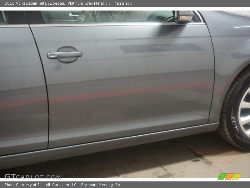 Platinum Grey Metallic / Titan Black 2010 Volkswagen Jetta SE Sedan