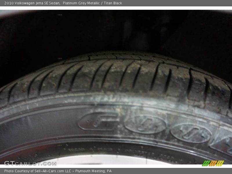 Platinum Grey Metallic / Titan Black 2010 Volkswagen Jetta SE Sedan