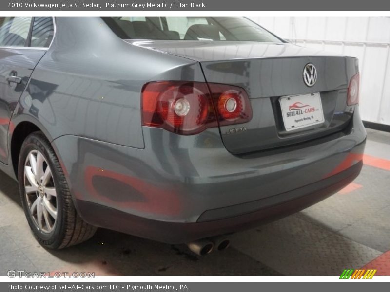 Platinum Grey Metallic / Titan Black 2010 Volkswagen Jetta SE Sedan