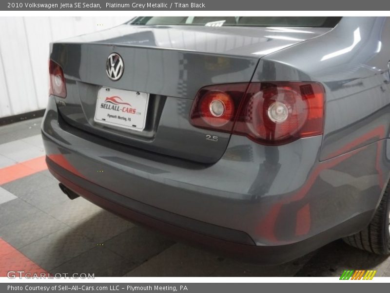 Platinum Grey Metallic / Titan Black 2010 Volkswagen Jetta SE Sedan