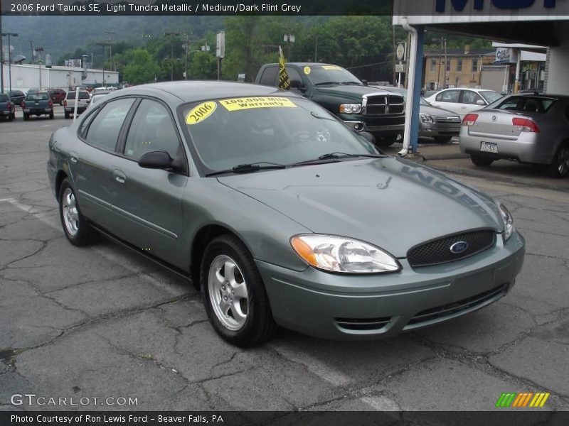 Light Tundra Metallic / Medium/Dark Flint Grey 2006 Ford Taurus SE