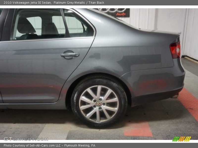 Platinum Grey Metallic / Titan Black 2010 Volkswagen Jetta SE Sedan