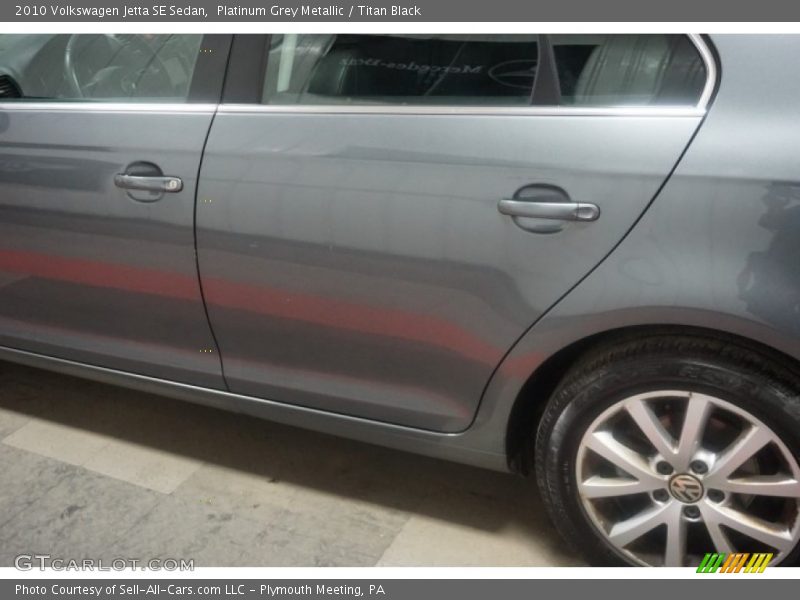 Platinum Grey Metallic / Titan Black 2010 Volkswagen Jetta SE Sedan