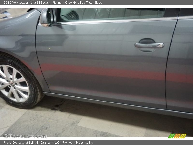 Platinum Grey Metallic / Titan Black 2010 Volkswagen Jetta SE Sedan
