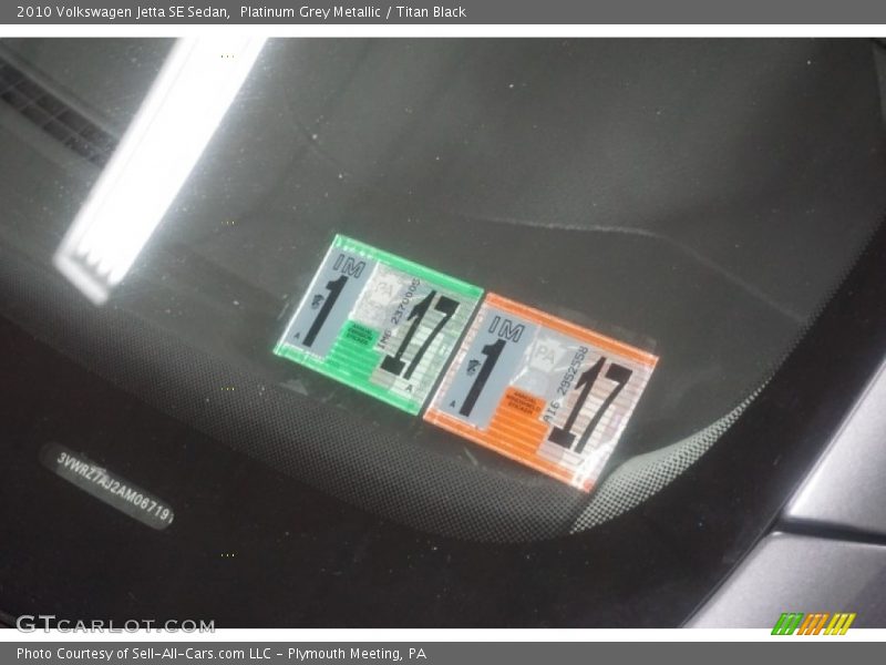 Platinum Grey Metallic / Titan Black 2010 Volkswagen Jetta SE Sedan