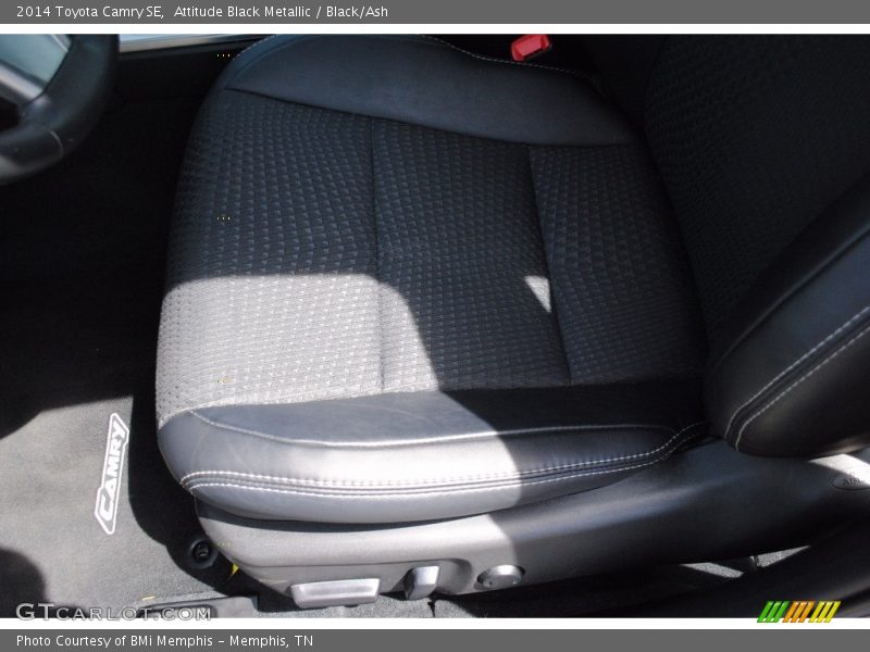 Attitude Black Metallic / Black/Ash 2014 Toyota Camry SE