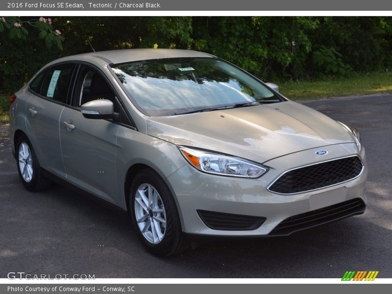 Tectonic / Charcoal Black 2016 Ford Focus SE Sedan